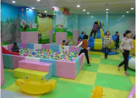 Is it acceptable to have your children stay in the indoor playgr