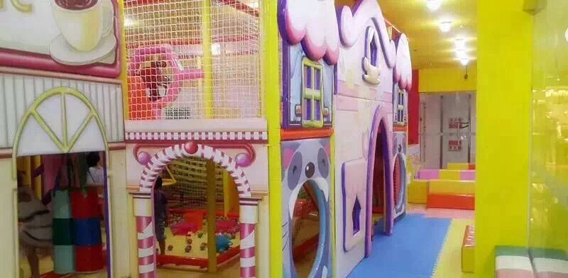 Kids play centre