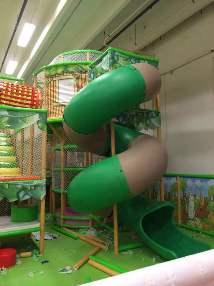 indoor jungle gyme