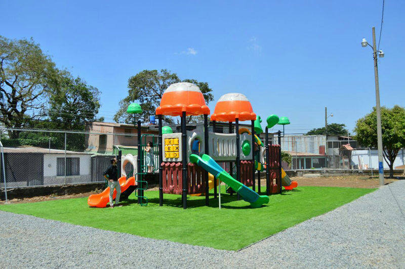 Outdoor play equipment installed in Costa rica