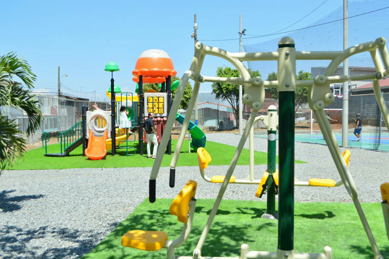 Outdoor play equipment installed in Costa rica