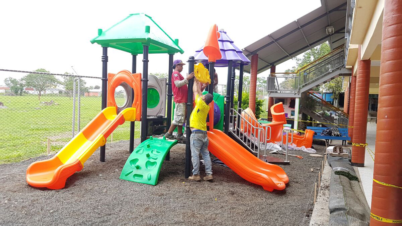 Outdoor play equipment installed in Costa rica