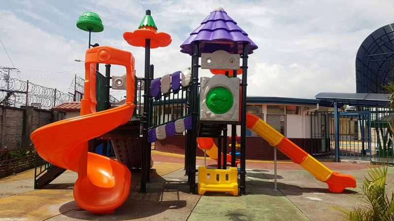 Outdoor play equipment installed in Costa rica