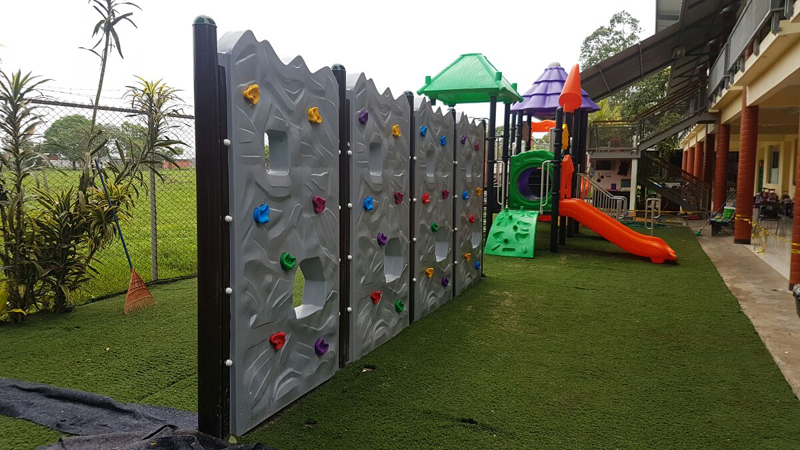 Outdoor play equipment installed in Costa rica