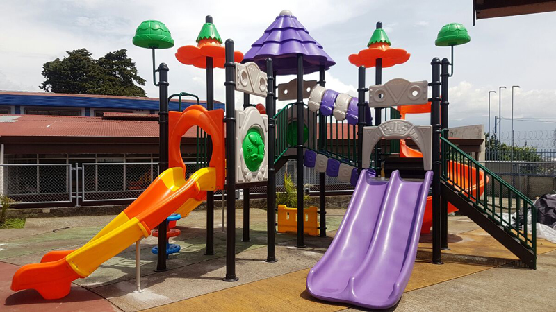 Outdoor play equipment installed in Costa rica