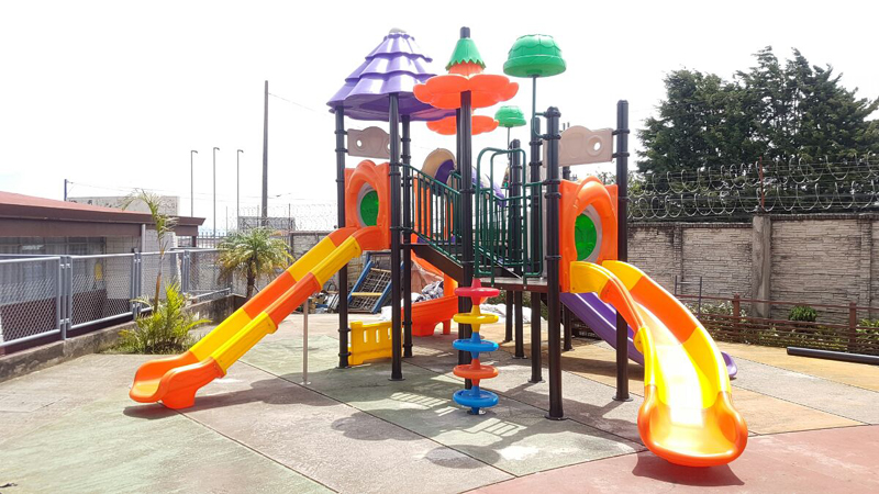 Outdoor play equipment installed in Costa rica