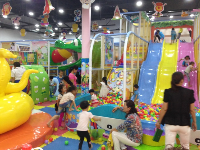 indoor jungle gym